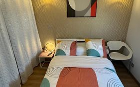 Chambre Privee/Climatisee+Tv /Petit Dejeuner Inclu/Tout Confort
